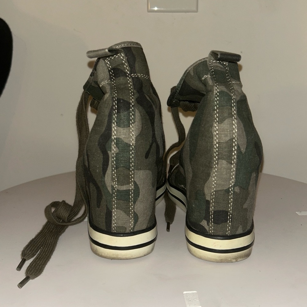 Camouflage Wedge Sneakers - Picture 3 of 4